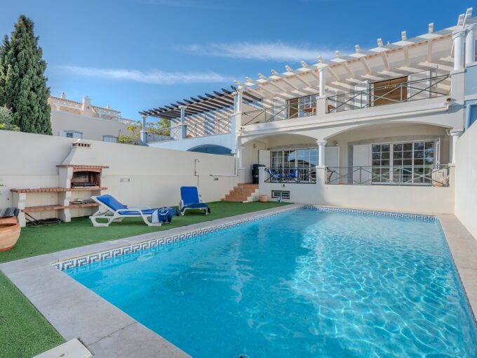4 bed townhouse with pool in Vilamoura, Algarve for sale 1