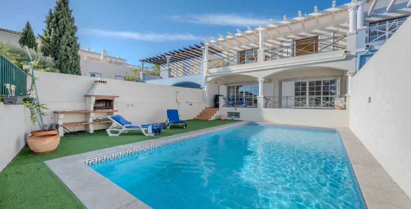 4 bed townhouse with pool in Vilamoura, Algarve for sale 1