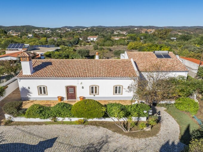 4 bed traditional villa in Sao Bras de Alportel, Algarve 1