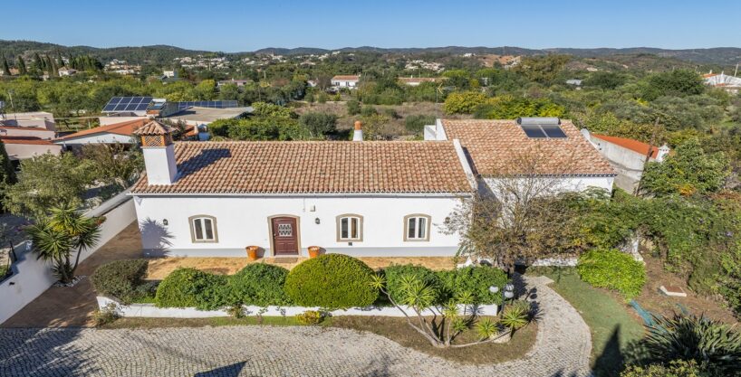 4 bed traditional villa in Sao Bras de Alportel, Algarve 1
