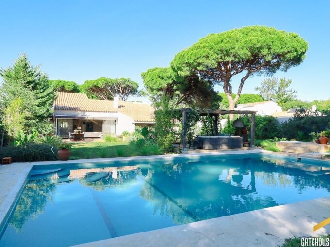 4 bed villa for sale on Vilamoura Pinhal Golf Course Algarve 1