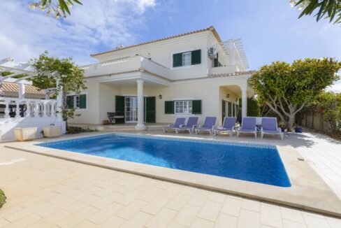 4 bed villa with pool and studio in Praia da Luz, Algarve 1
