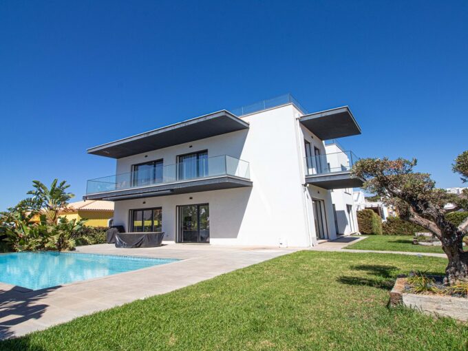 5 bed modern villa for sale in Albufeira, Algarve 1