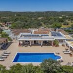 6 bed villa with heated pool in Santa Barbara de Nexe Algarve 1