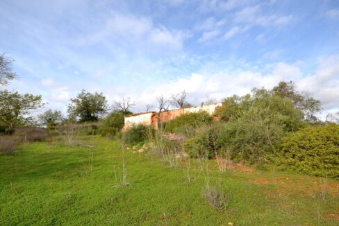 Algarve 1 hectare plot with ruin for sale in Boliqueime 1