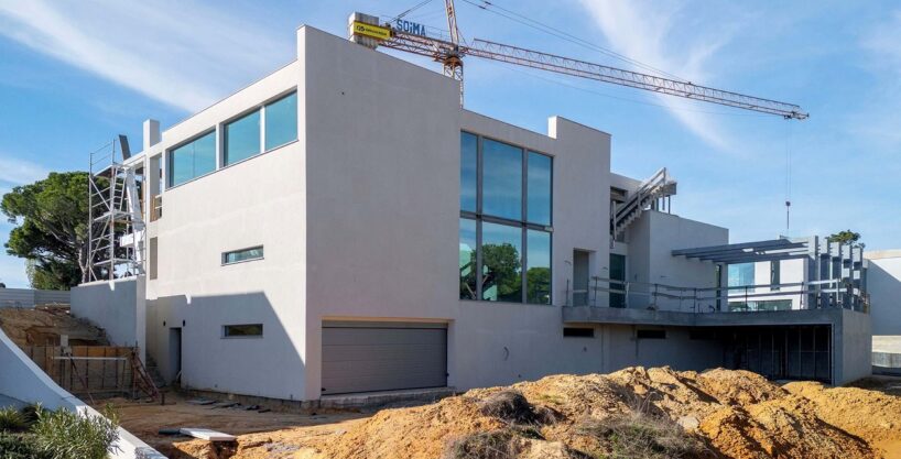 Brand new contemporary villa for sale in Vila Sol Golf Resort, Algarve 1
