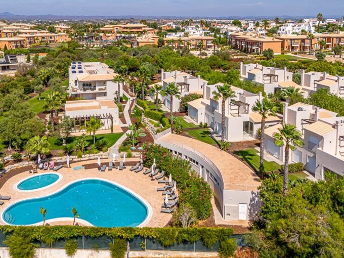 Carvoeiro Luxurious Properties At Hibiscus Garden Condominium For Sale (6)