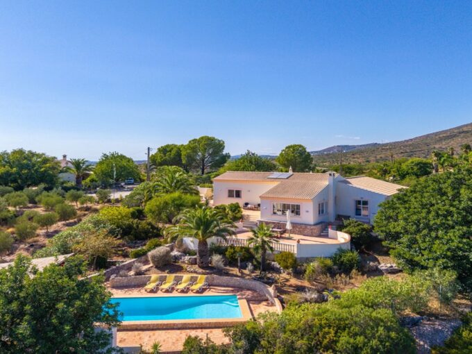 Elevated detached villa with panoramic views in Moncarapacho, Algarve 23