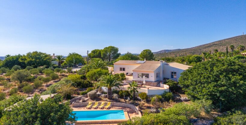 Elevated detached villa with panoramic views in Moncarapacho, Algarve 23