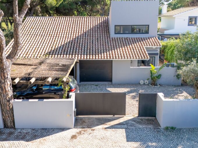 Frontline golf villa for sale in Vilamoura, Algarve 1