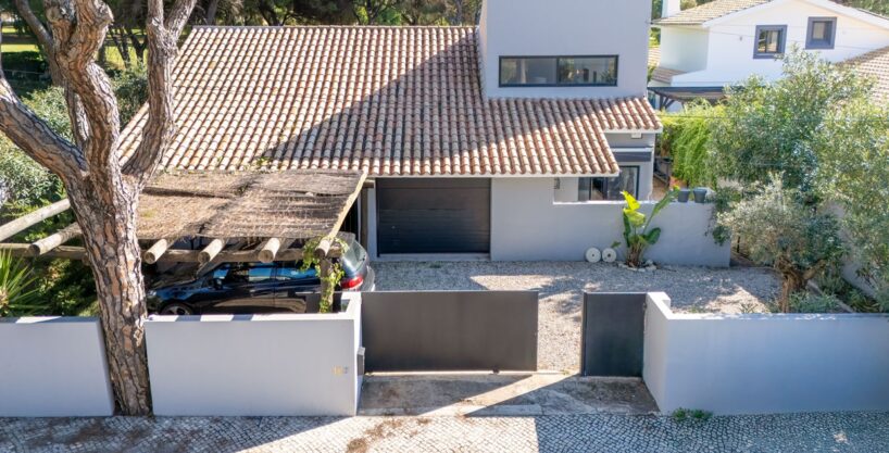 Frontline golf villa for sale in Vilamoura, Algarve 1