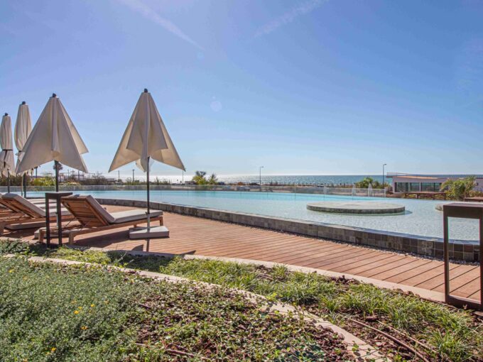 Ground floor 2 bed luxury apartment in Quarteira, Algarve 2