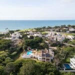 Large sea view villa with land for renovation in Vale do Lobo 2