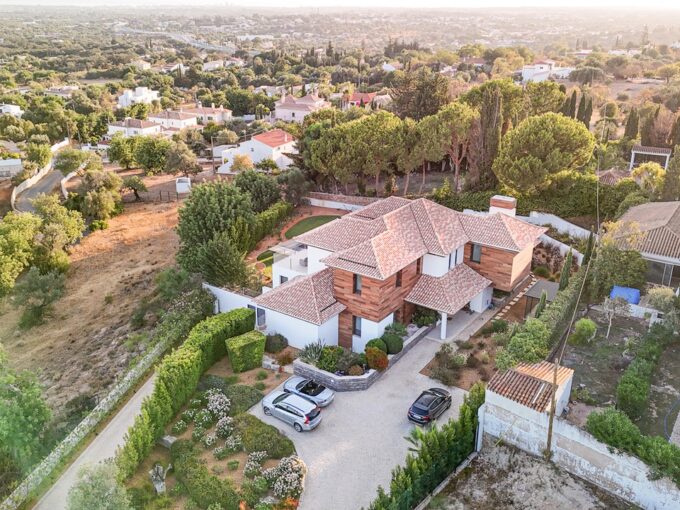 Luxury sea view villa for sale in the Algarve Golden Triangle 12