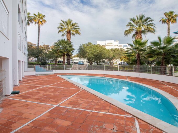 Renovated 1 bed apartment for sale in Quarteira, Algarve 1