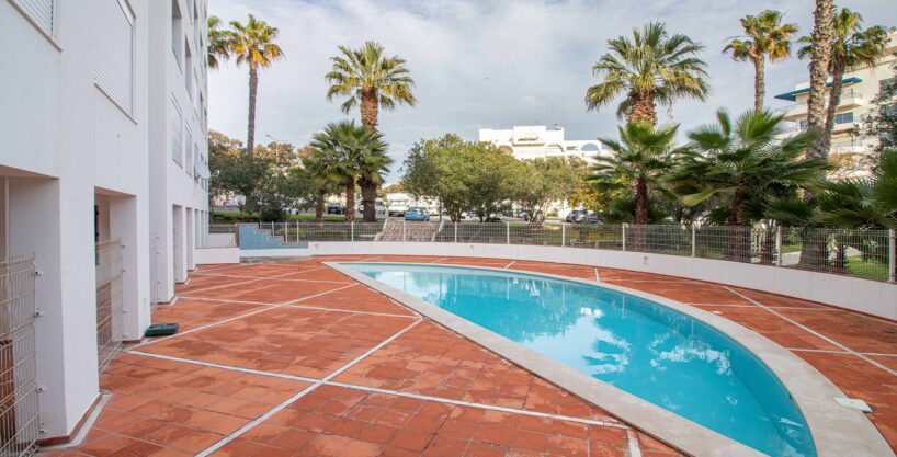 Renovated 1 bed apartment for sale in Quarteira, Algarve 1