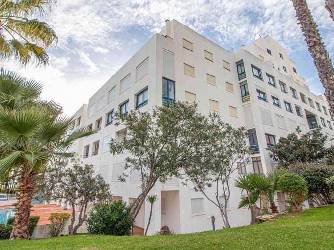 Renovated 1 bed apartment for sale in Quarteira, Algarve 2