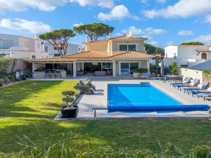 Vilamoura golf front 3 bed villa for sale in Algarve 1