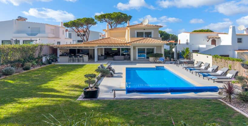 Vilamoura golf front 3 bed villa for sale in Algarve 1