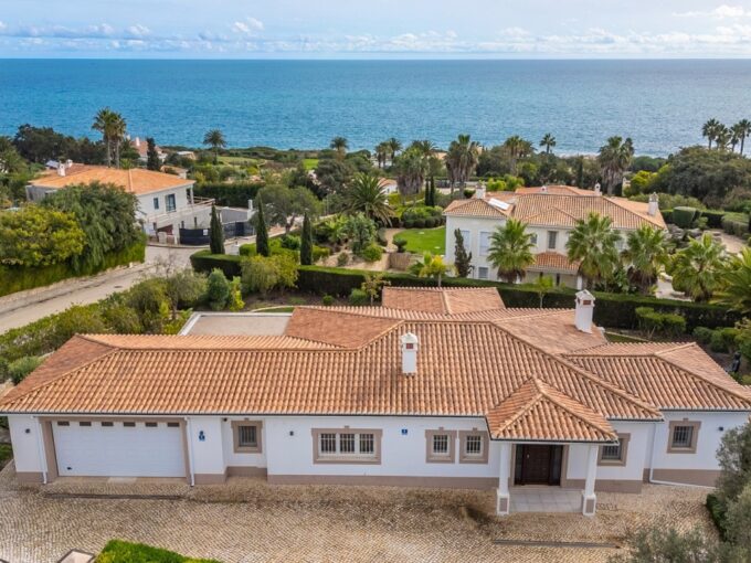 West Algarve sea view 4 bed villa in Praia da Luz 1