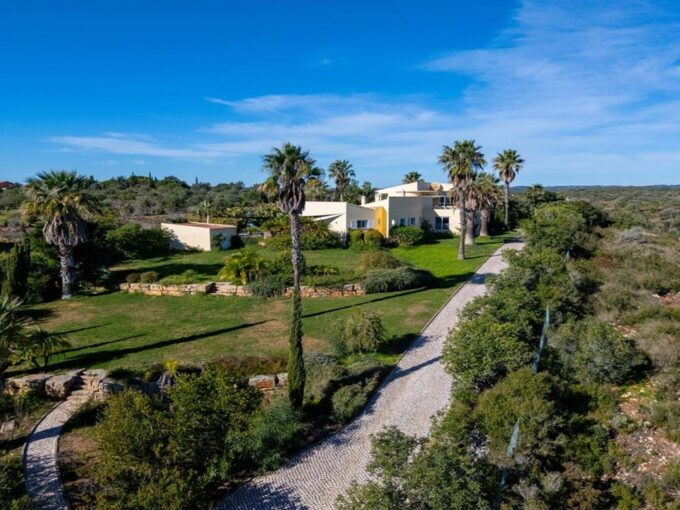 West Algarve villa with land for sale near Lagos 1