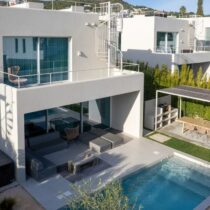 contemporary villa in Santa Barbara de Nexe 1