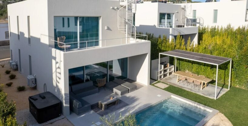 contemporary villa in Santa Barbara de Nexe 1