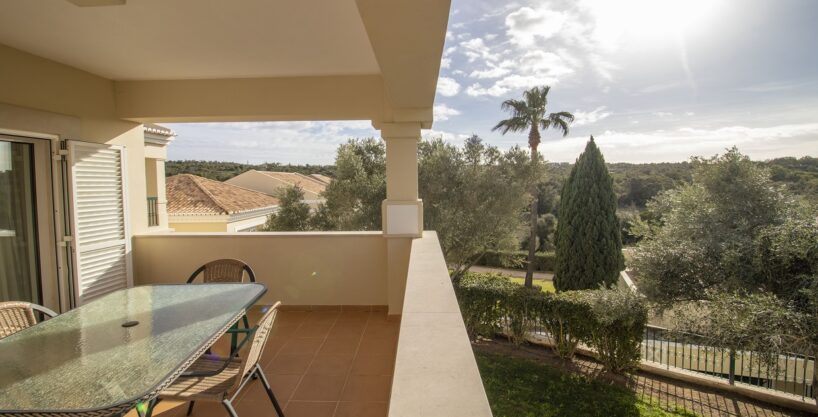 2 bed 1st floor apartment in Carvoeiro, Algarve for sale 1