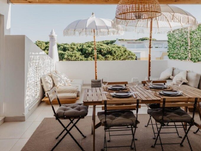 2 bed penthouse for sale in Vilamoura, Algarve 1