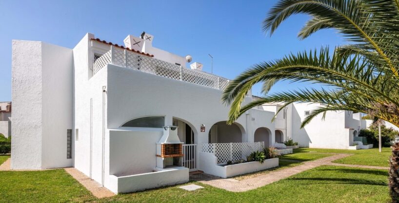 2 bed townhouse for sale in Vilamoura, Algarve 1