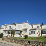 2 bed townhouse in Quinta do Rosal, Carvoeiro, Algarve 1
