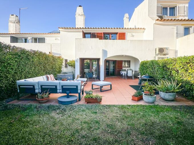 2 bed townhouse near the beach in Quarteira, Algarve 1