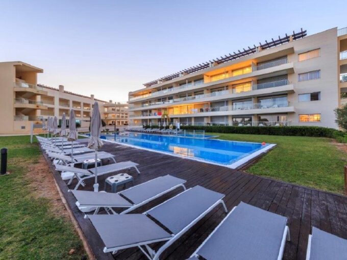 3 bed townhouse for sale in Laguna Resort, Vilamoura, Algarve 1