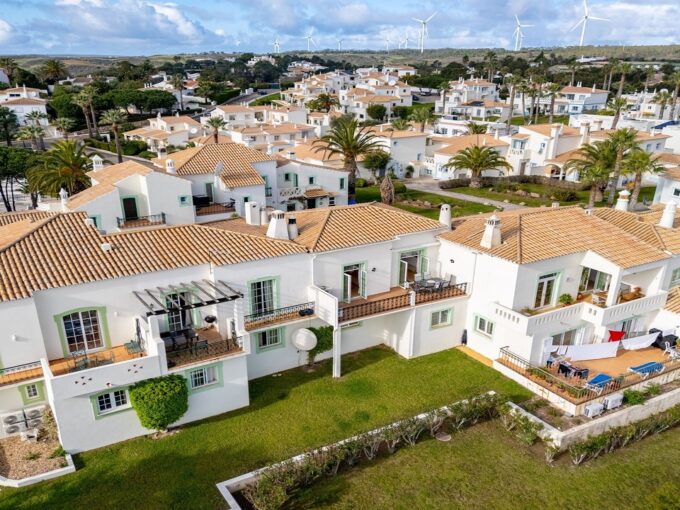 3 bed townhouse in Golf Santo Antonio Resort, West Algarve 2
