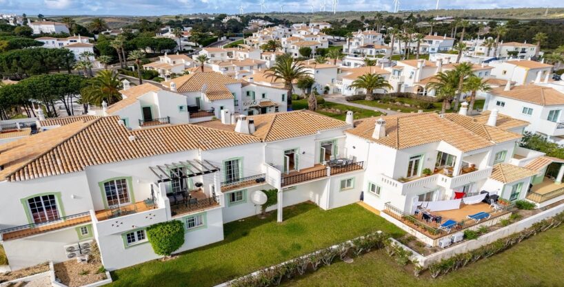 3 bed townhouse in Golf Santo Antonio Resort, West Algarve 2