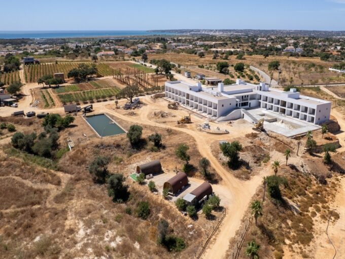 39 bed 4 star hotel for sale in Albufeira, Algarve 1