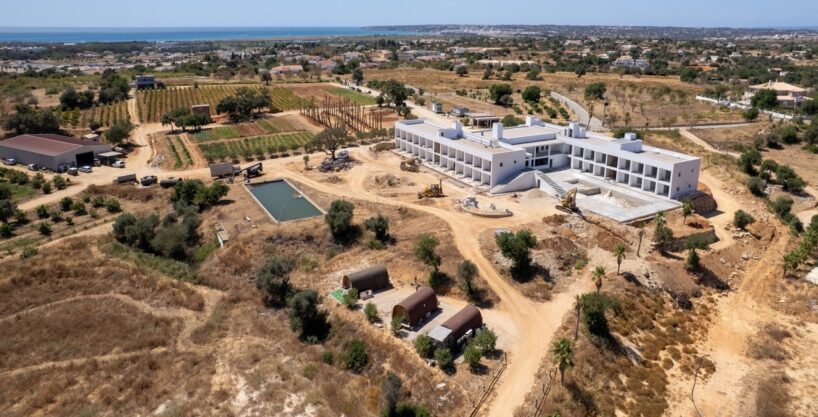 39 bed 4 star hotel for sale in Albufeira, Algarve 1