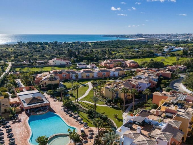 3 bed townhouse for sale in Meia Praia, Lagos Algarve 2