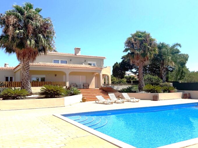 4 bed villa for sale in Almancil, Algarve 2