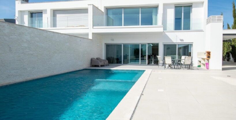 5 bed modern villa with pool in Montenegro, Faro 1