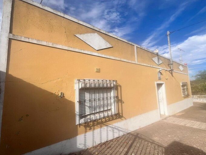 5 bed villa for renovation with big plot in Vale Telheiro, Loule 1