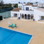 6 bed villa with pool & tennis court in Carvoeiro, Algarve 1