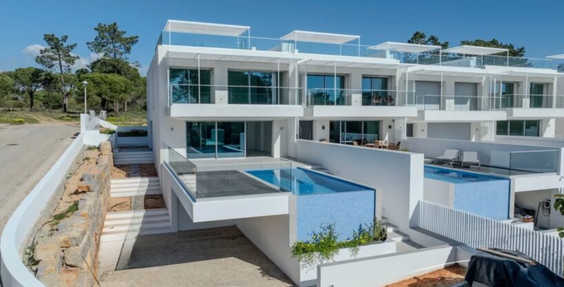 Brand new 3 bed linked villa in Vilas Alvas 2