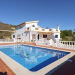 Detached 3 bed 3 bath villa with pool in Santa Barbara de Nexe, Algarve 2