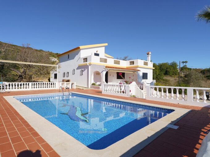 Detached 3 bed 3 bath villa with pool in Santa Barbara de Nexe, Algarve 2