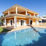Detached 4 bed villa with basement in Almancil, Algarve 1