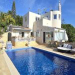 Detached 4 bed villa with pool in Carvoeiro, Algarve 1