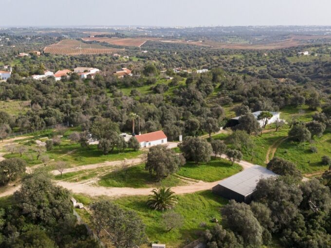 Detached farmhouse with 2.3 hectares in Portimao, Algarve 27