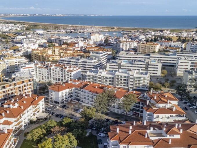 Large 3 bed apartment for sale In Lagos, Algarve 1