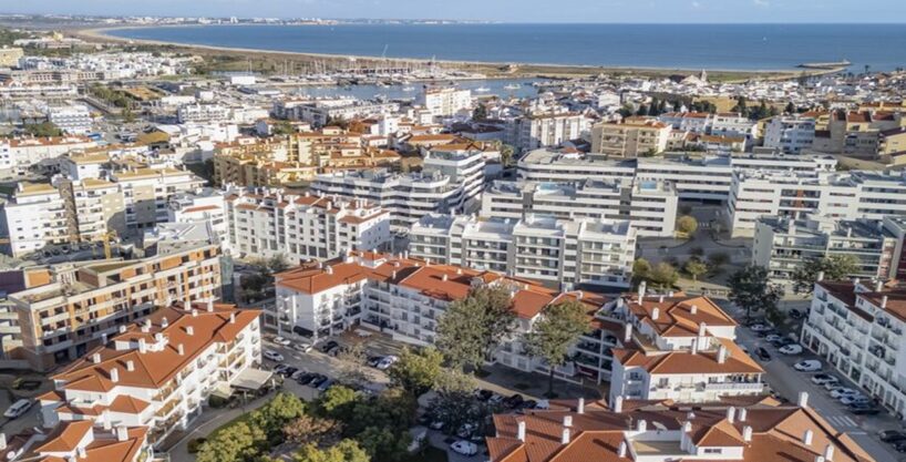 Large 3 bed apartment for sale In Lagos, Algarve 1